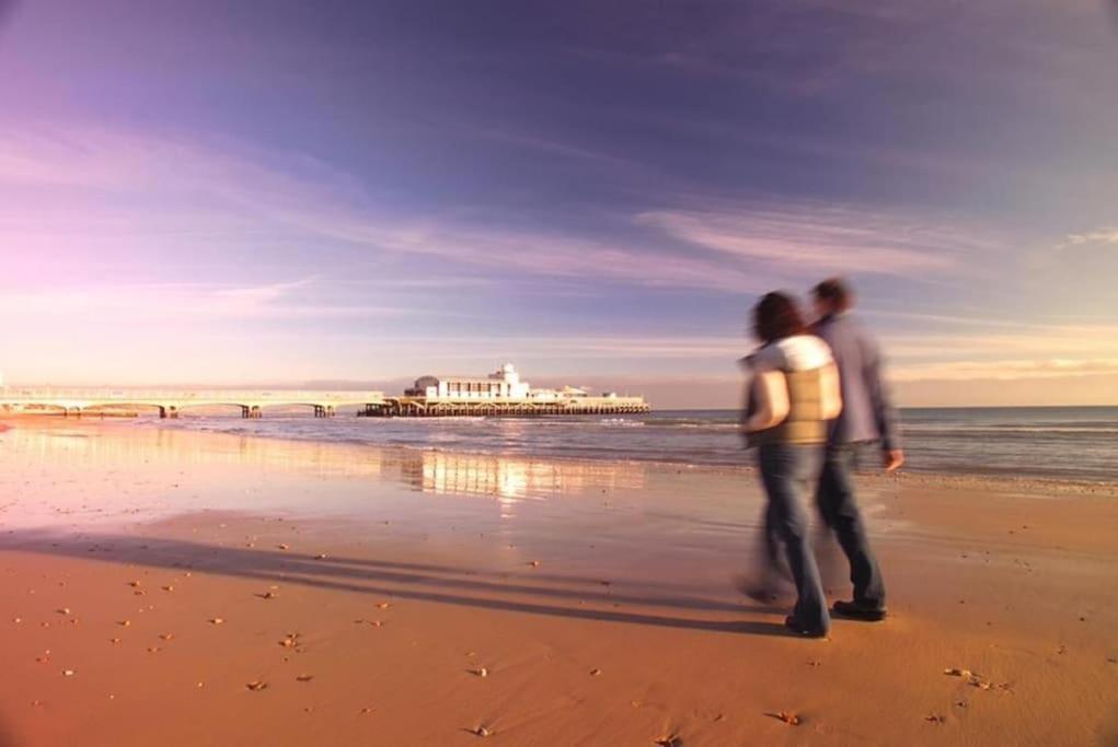 בורנמות' Bournecoast - Stylish Flat With Balcony - Sea Glimpses - 10 Min Walk To Beach - Parking - Wifi - Fm8405 מראה חיצוני תמונה